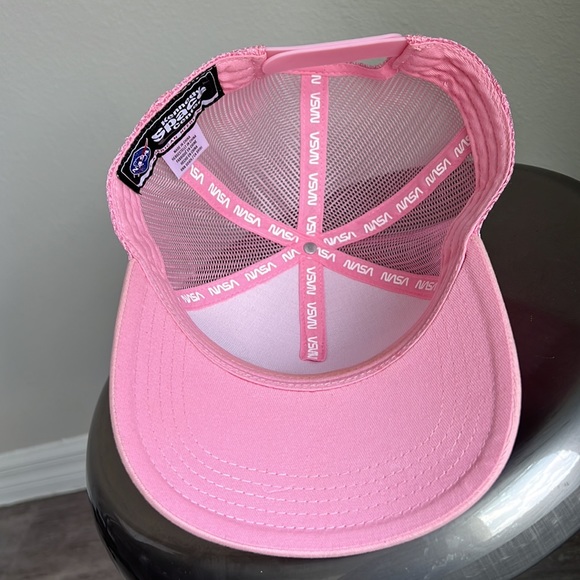NASA women’s pink&silver,mesh, snap back trucker hat - Picture 5 of 6